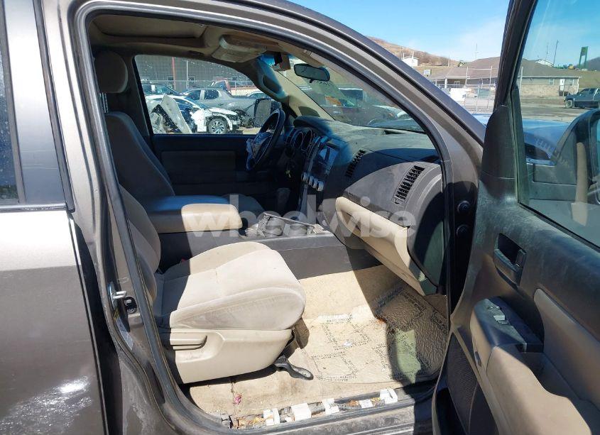 Photo 5 of 2010 Toyota Sequoia SR5 5.7L V8 (VIN 5TDBY5G10AS027095)