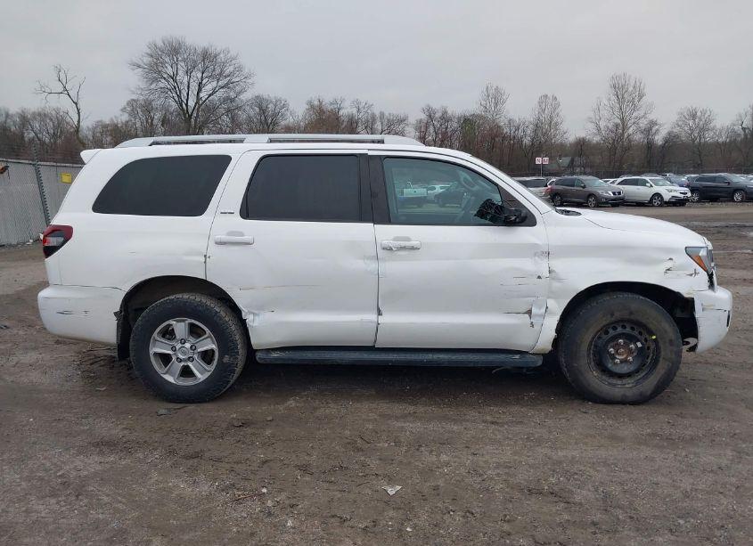 Photo 13 of 2019 Toyota Sequoia SR5 (VIN 5TDBY5G10KS173577)