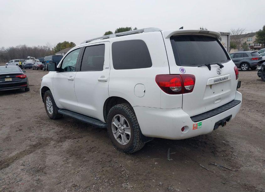 Photo 3 of 2019 Toyota Sequoia SR5 (VIN 5TDBY5G10KS173577)