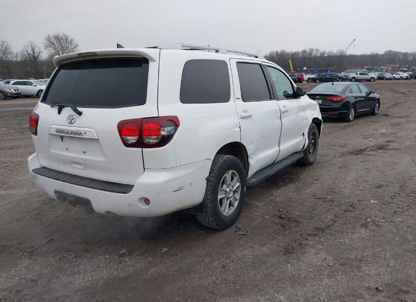 Photo 4 of 2019 Toyota Sequoia SR5 (VIN 5TDBY5G10KS173577)