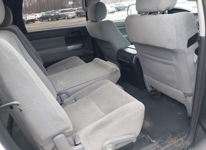 Photo 8 of 2019 Toyota Sequoia SR5 (VIN 5TDBY5G10KS173577)
