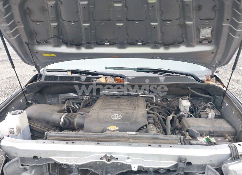 Photo 10 of 2016 Toyota Sequoia SR5 5.7L V8 (VIN 5TDBY5G11GS139445)