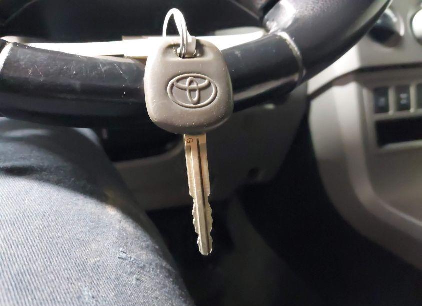 Photo 11 of 2013 Toyota Sequoia SR5 5.7L V8 (VIN 5TDBY5G14DS084050)