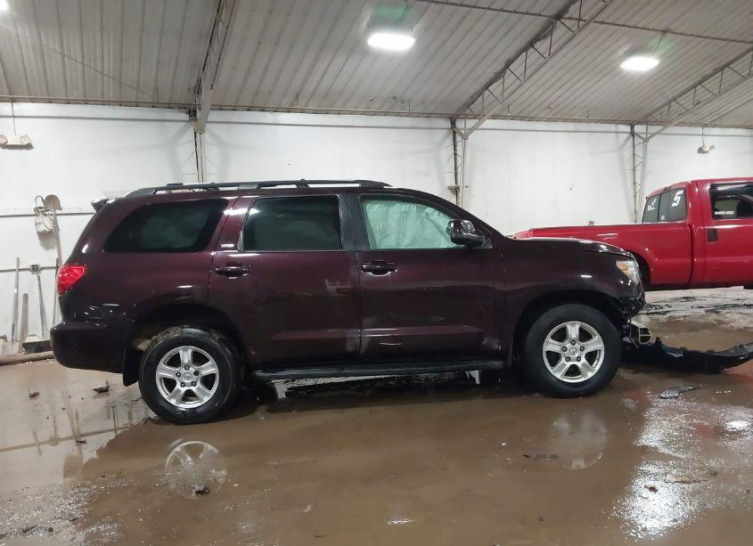 Photo 13 of 2013 Toyota Sequoia SR5 5.7L V8 (VIN 5TDBY5G14DS084050)