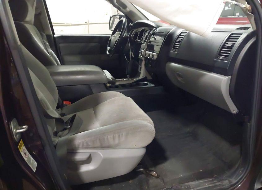 Photo 5 of 2013 Toyota Sequoia SR5 5.7L V8 (VIN 5TDBY5G14DS084050)