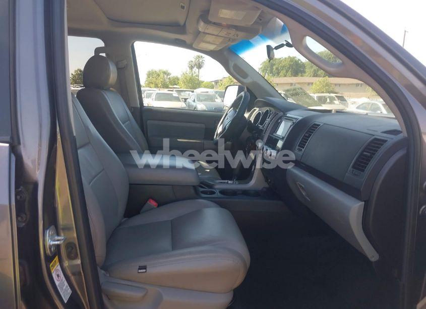 Photo 5 of 2016 Toyota Sequoia SR5 (VIN 5TDBY5G16GS134869)