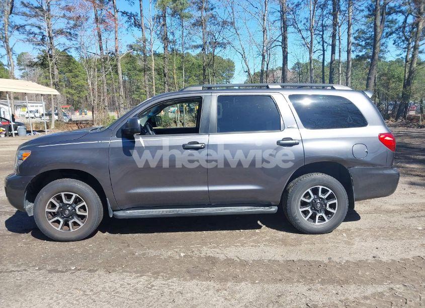 Photo 14 of 2011 Toyota Sequoia SR5 5.7L V8 (VIN 5TDBY5G18BS048424)