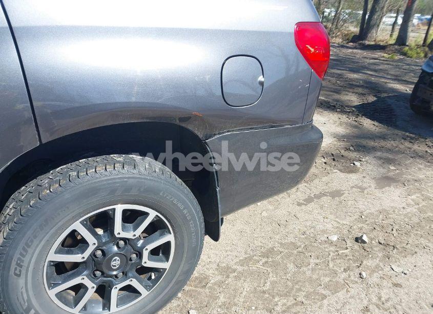 Photo 6 of 2011 Toyota Sequoia SR5 5.7L V8 (VIN 5TDBY5G18BS048424)