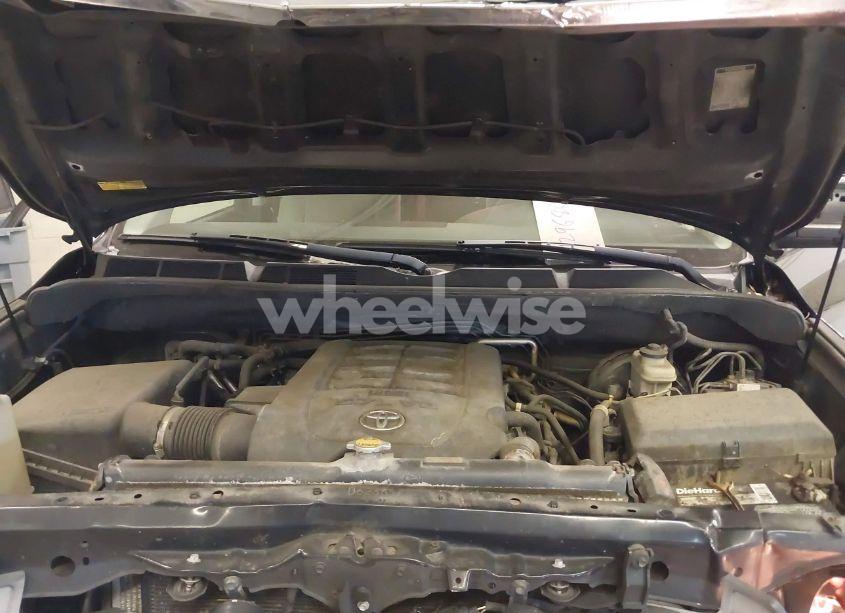 Photo 10 of 2011 Toyota Sequoia SR5 5.7L V8 (VIN 5TDBY5G19BS047363)