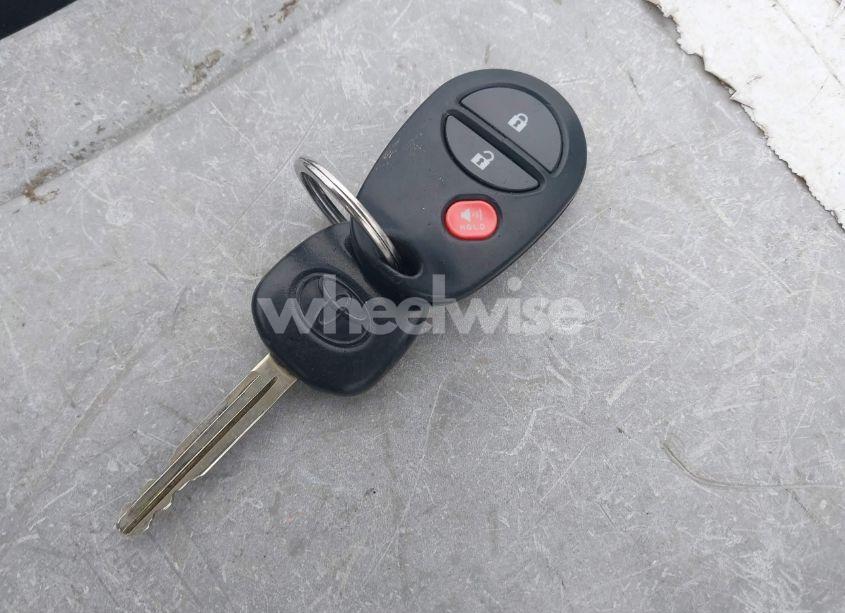 Photo 11 of 2016 Toyota Sequoia SR5 5.7L V8 (VIN 5TDBY5G19GS130184)