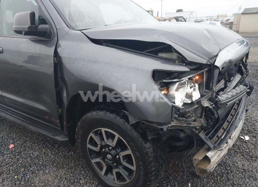 Photo 12 of 2016 Toyota Sequoia SR5 5.7L V8 (VIN 5TDBY5G19GS130184)