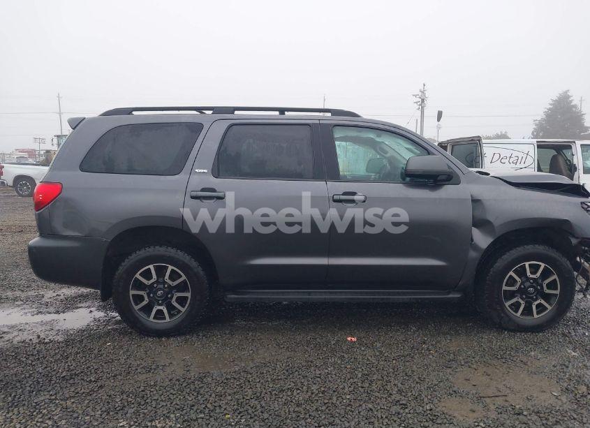 Photo 14 of 2016 Toyota Sequoia SR5 5.7L V8 (VIN 5TDBY5G19GS130184)