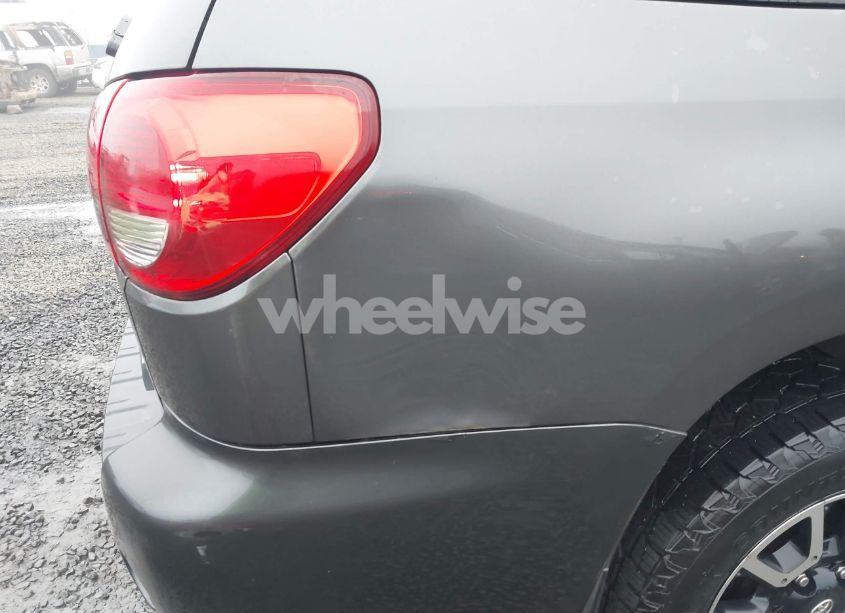 Photo 18 of 2016 Toyota Sequoia SR5 5.7L V8 (VIN 5TDBY5G19GS130184)