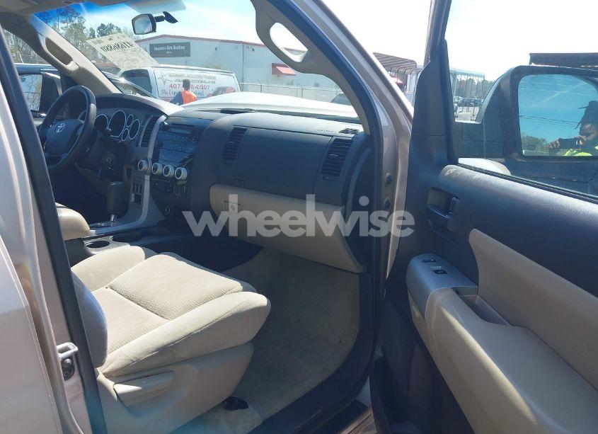 Photo 5 of 2008 Toyota Sequoia SR5 5.7L V8 (VIN 5TDBY64AX8S010888)