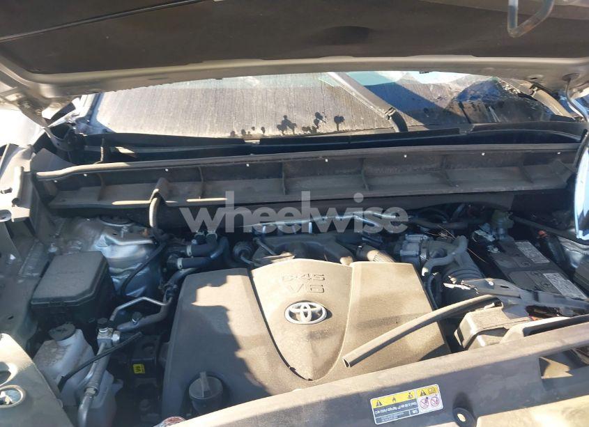 Photo 10 of 2022 Toyota Highlander LE (VIN 5TDBZRBH0NS242524)