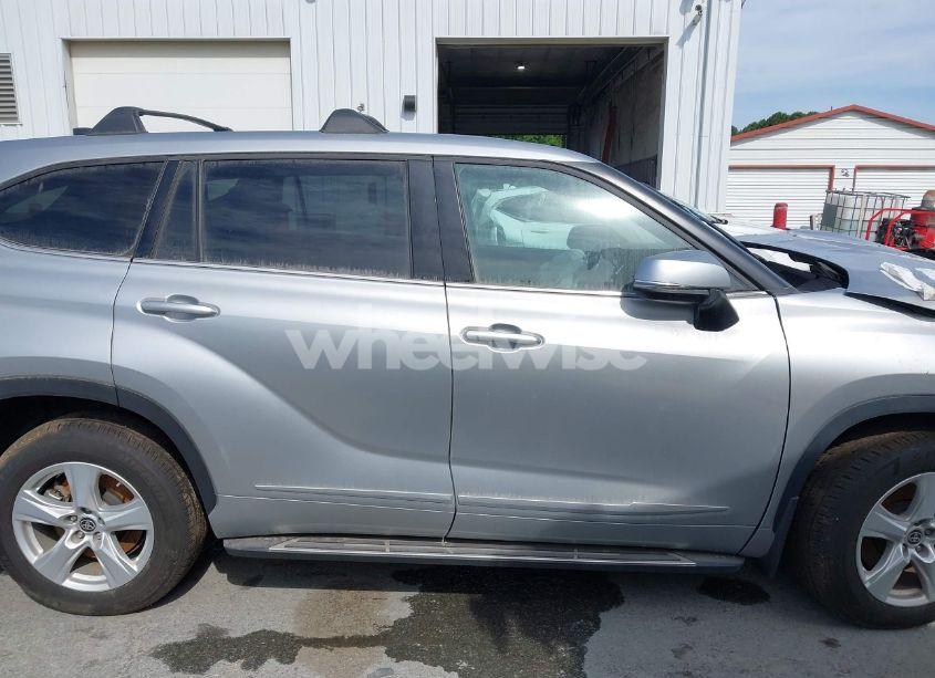 Photo 14 of 2022 Toyota Highlander LE (VIN 5TDBZRBH0NS242524)