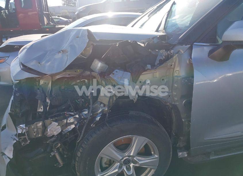 Photo 19 of 2022 Toyota Highlander LE (VIN 5TDBZRBH0NS242524)