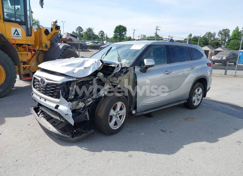 Photo 2 of 2022 Toyota Highlander LE (VIN 5TDBZRBH0NS242524)