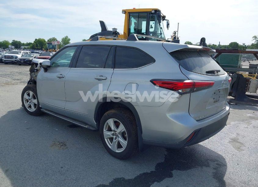 Photo 3 of 2022 Toyota Highlander LE (VIN 5TDBZRBH0NS242524)