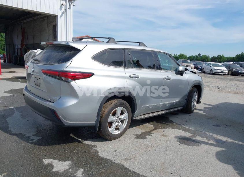Photo 4 of 2022 Toyota Highlander LE (VIN 5TDBZRBH0NS242524)