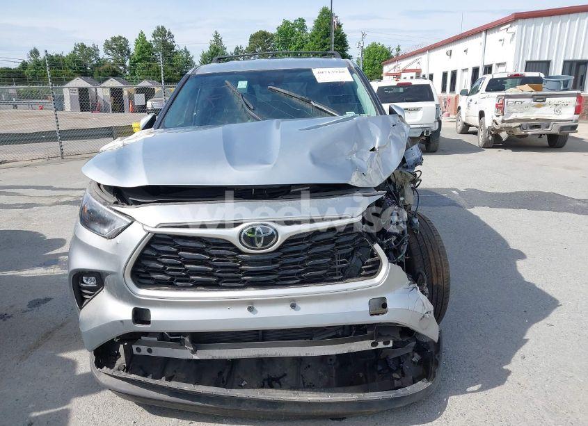 Photo 6 of 2022 Toyota Highlander LE (VIN 5TDBZRBH0NS242524)