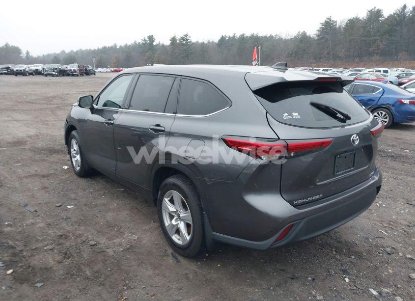 Photo 3 of 2022 Toyota Highlander LE (VIN 5TDBZRBH1NS190479)