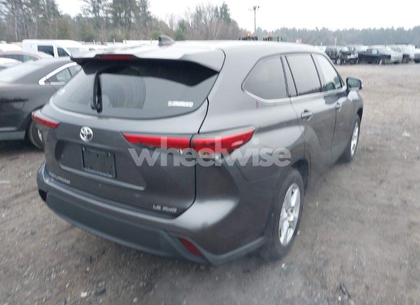 Photo 4 of 2022 Toyota Highlander LE (VIN 5TDBZRBH1NS190479)