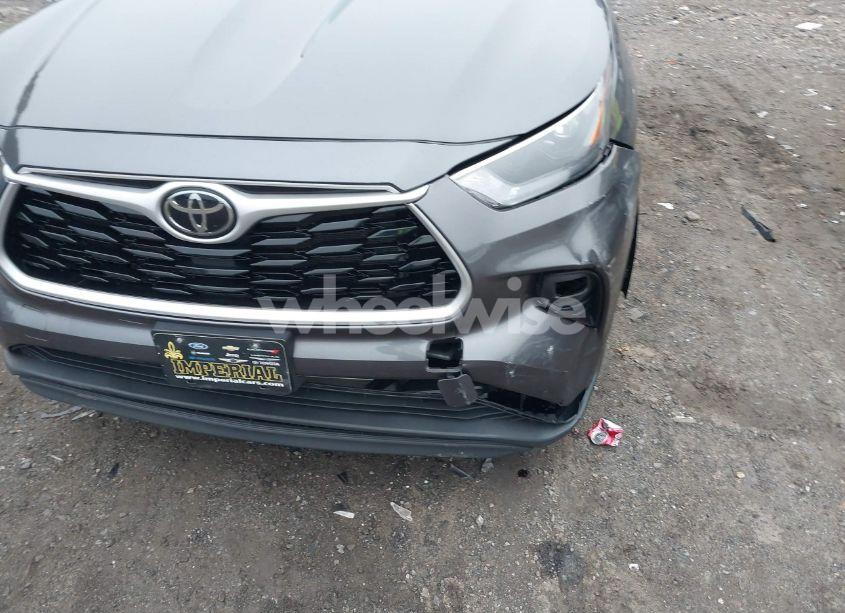 Photo 6 of 2022 Toyota Highlander LE (VIN 5TDBZRBH1NS190479)