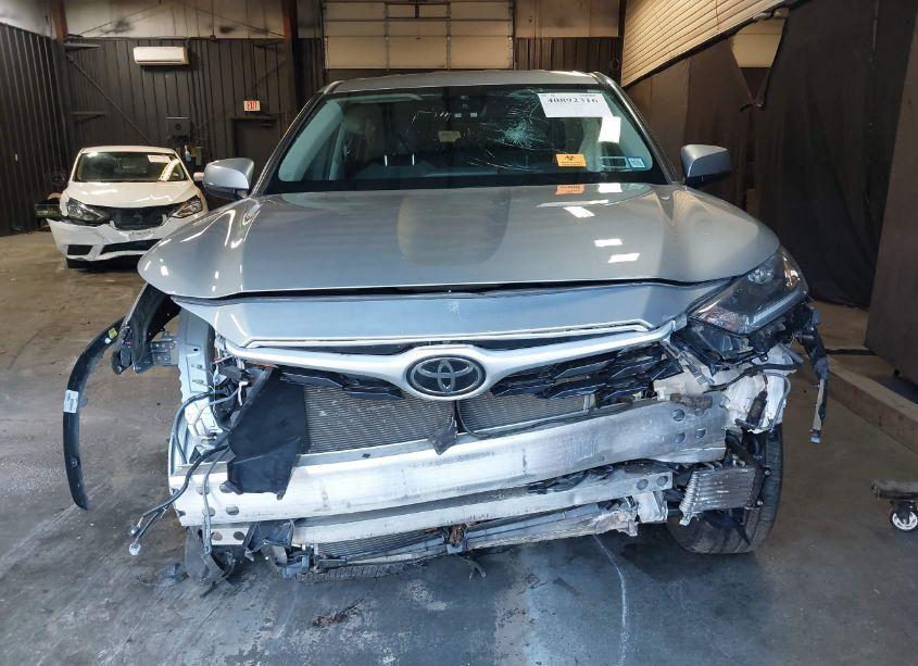 Photo 13 of 2021 Toyota Highlander LE (VIN 5TDBZRBH2MS109035)