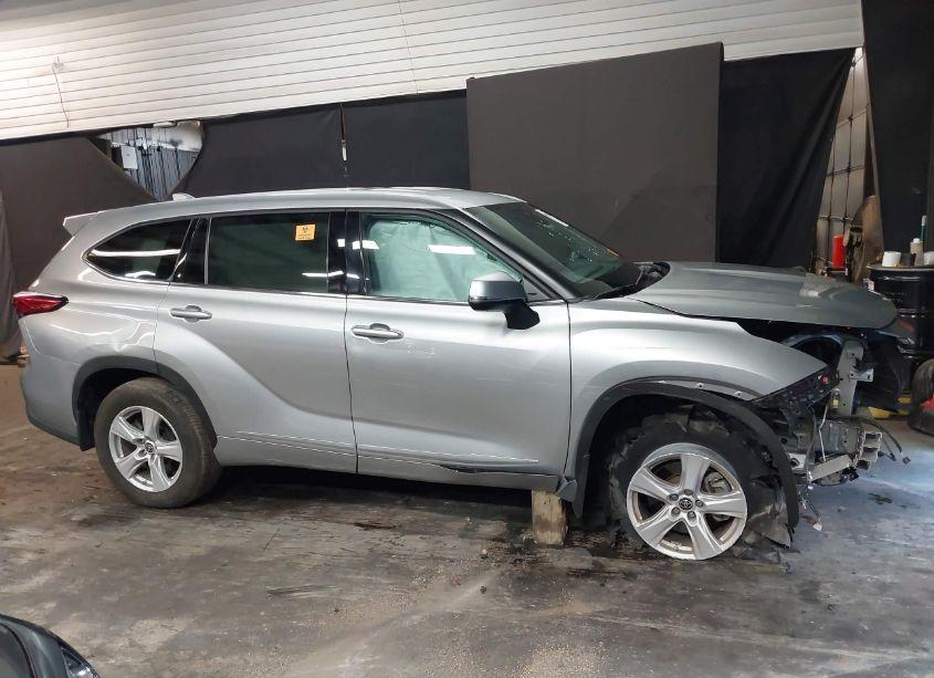 Photo 14 of 2021 Toyota Highlander LE (VIN 5TDBZRBH2MS109035)