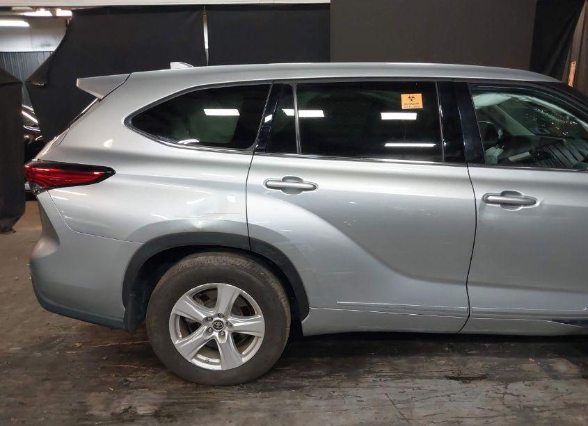 Photo 20 of 2021 Toyota Highlander LE (VIN 5TDBZRBH2MS109035)