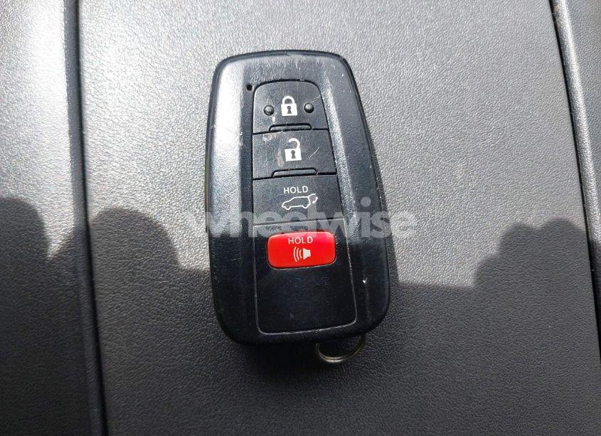 Photo 11 of 2022 Toyota Highlander LE (VIN 5TDBZRBH2NS206348)