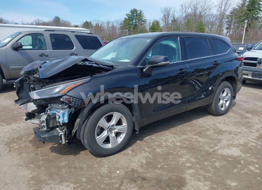 Photo 2 of 2022 Toyota Highlander LE (VIN 5TDBZRBH2NS206348)