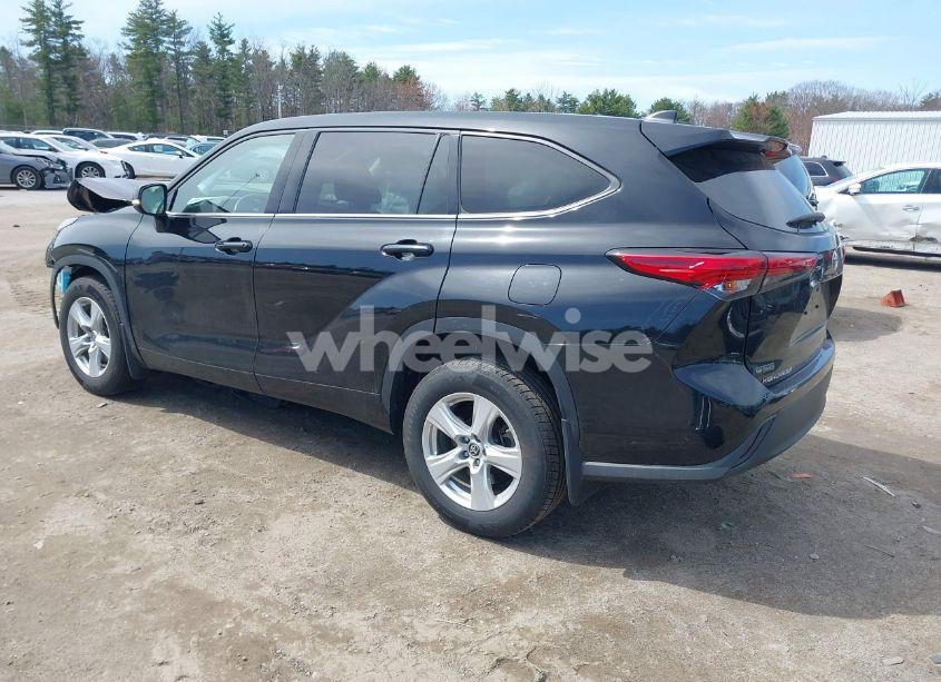Photo 3 of 2022 Toyota Highlander LE (VIN 5TDBZRBH2NS206348)