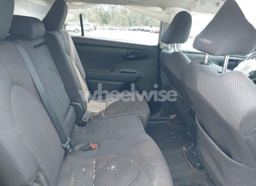 Photo 8 of 2022 Toyota Highlander LE (VIN 5TDBZRBH2NS206348)