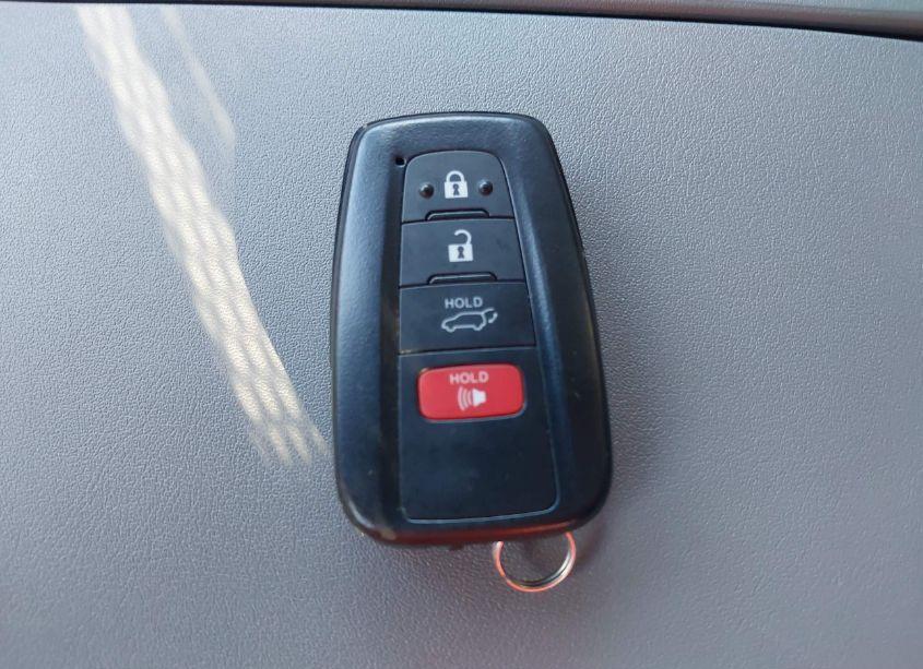 Photo 11 of 2022 Toyota Highlander LE (VIN 5TDBZRBH2NS578630)