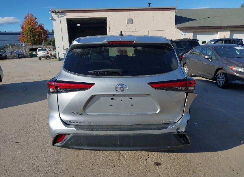 Photo 16 of 2022 Toyota Highlander LE (VIN 5TDBZRBH2NS578630)
