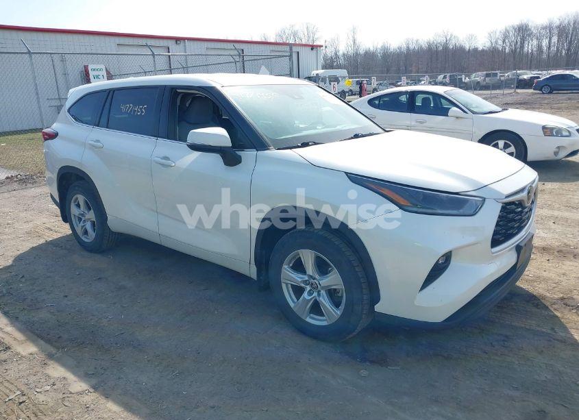 2021 Toyota Highlander LE (VIN 5TDBZRBH3MS534991) main photo
