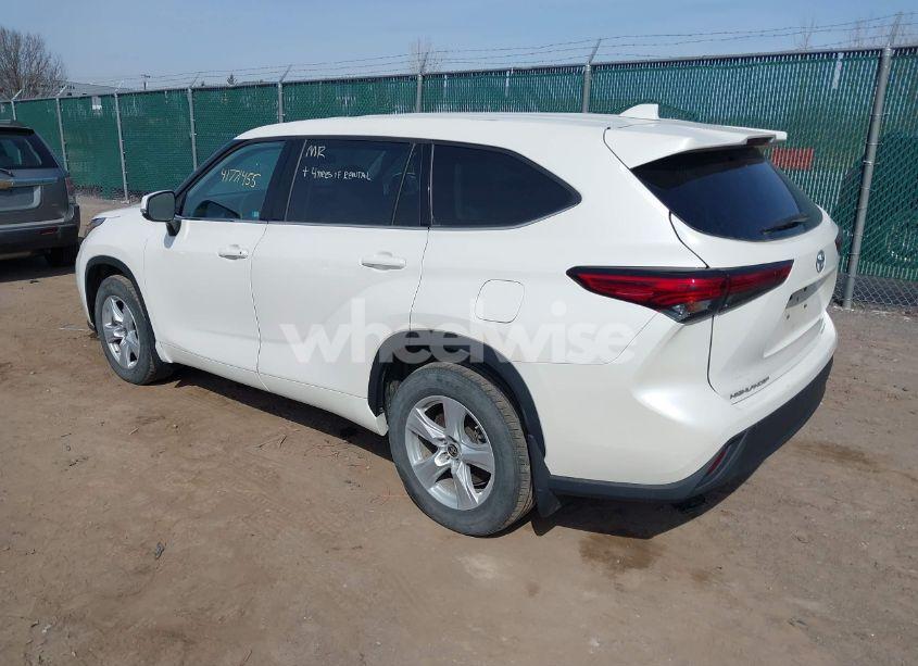 Photo 3 of 2021 Toyota Highlander LE (VIN 5TDBZRBH3MS534991)