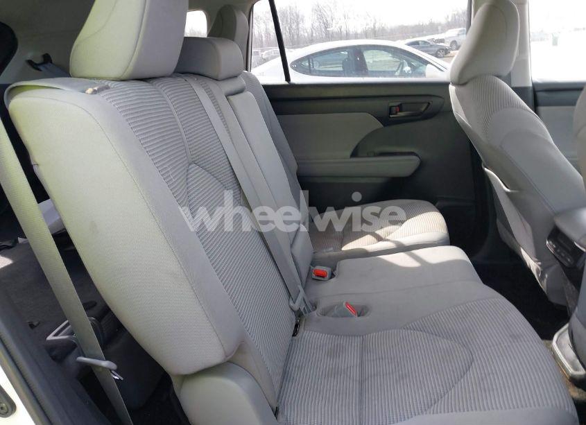 Photo 8 of 2021 Toyota Highlander LE (VIN 5TDBZRBH3MS534991)