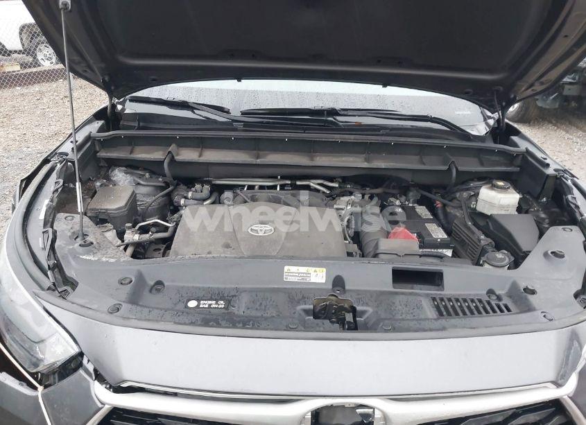 Photo 10 of 2022 Toyota Highlander LE (VIN 5TDBZRBH3NS569838)