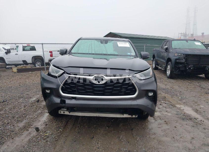 Photo 12 of 2022 Toyota Highlander LE (VIN 5TDBZRBH3NS569838)