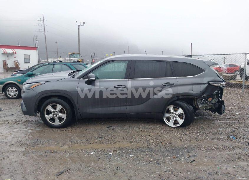 Photo 14 of 2022 Toyota Highlander LE (VIN 5TDBZRBH3NS569838)