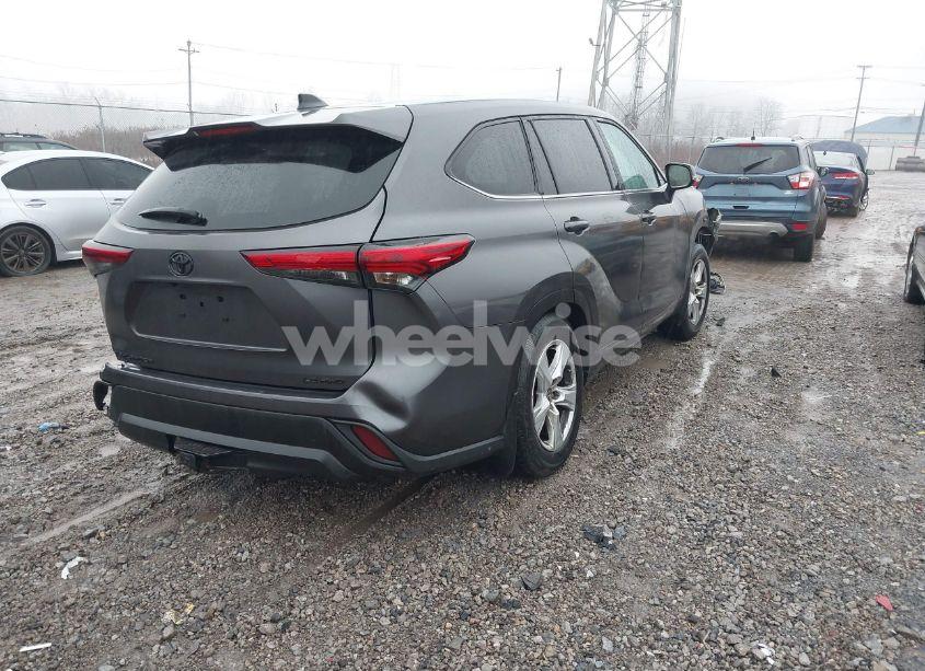 Photo 4 of 2022 Toyota Highlander LE (VIN 5TDBZRBH3NS569838)