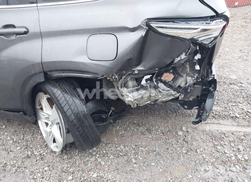 Photo 6 of 2022 Toyota Highlander LE (VIN 5TDBZRBH3NS569838)