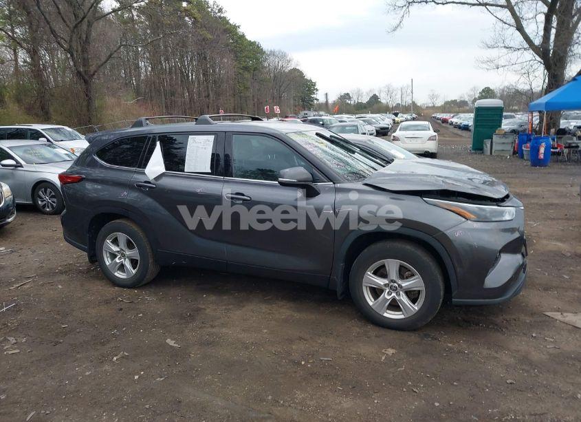 Photo 13 of 2022 Toyota Highlander LE (VIN 5TDBZRBH4NS192520)