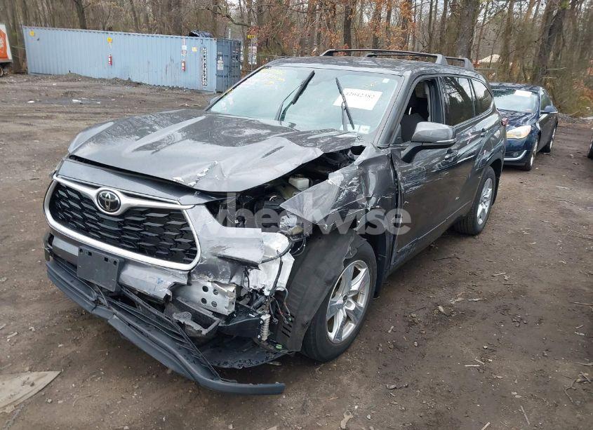 Photo 2 of 2022 Toyota Highlander LE (VIN 5TDBZRBH4NS192520)