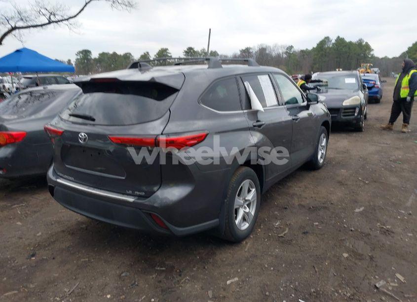 Photo 4 of 2022 Toyota Highlander LE (VIN 5TDBZRBH4NS192520)