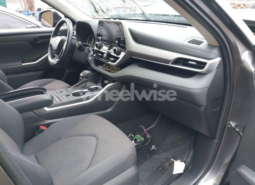 Photo 5 of 2022 Toyota Highlander LE (VIN 5TDBZRBH4NS192520)