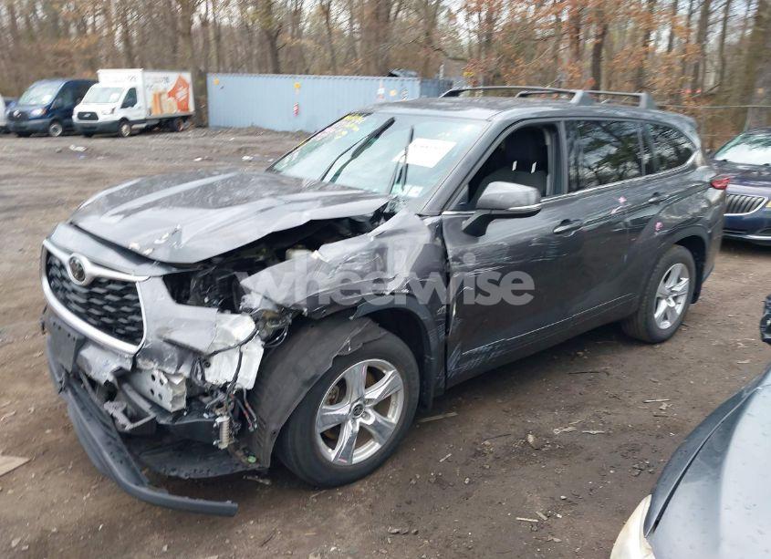 Photo 6 of 2022 Toyota Highlander LE (VIN 5TDBZRBH4NS192520)
